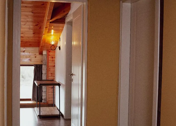 מלון Nikol Voskopojë